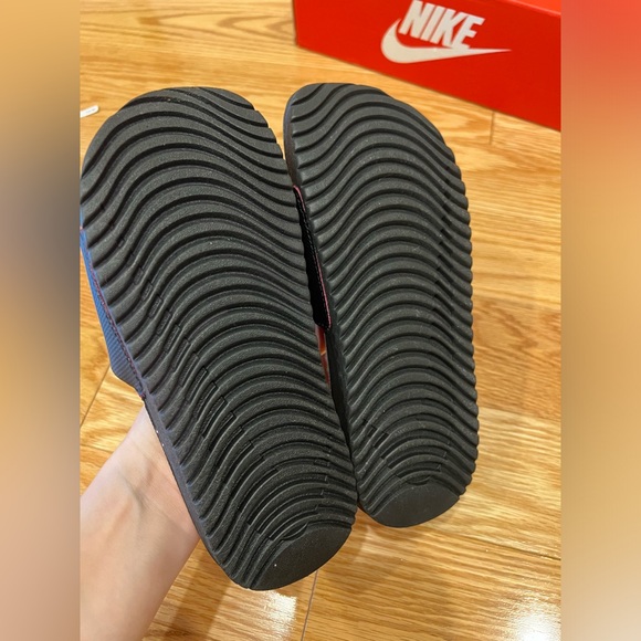 Brand new Nike Kawa slides kids size 2 - Picture 2 of 2